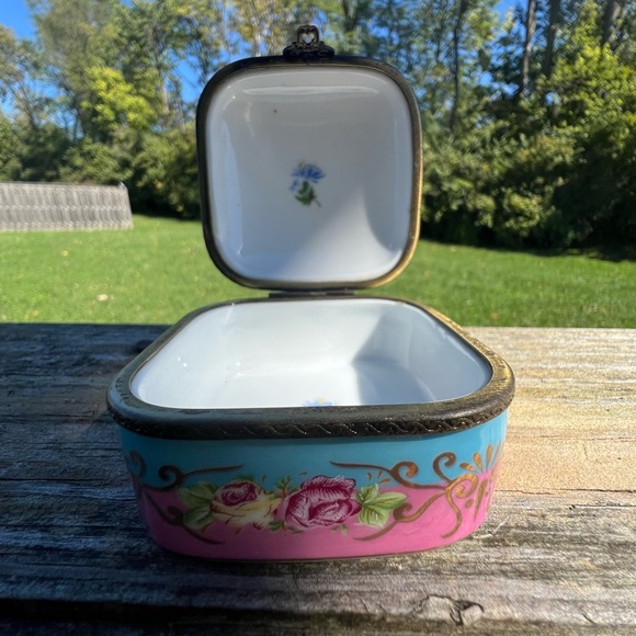 Vintage porcelain trinket box., - Picture 11 of 12